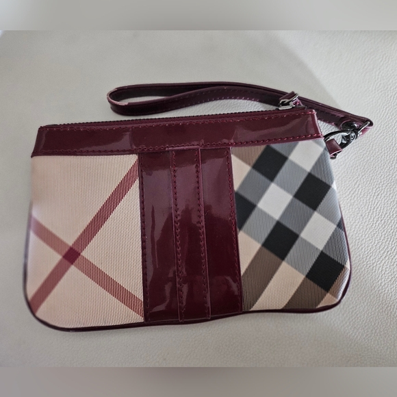Burberry Nova Check Wristlet Clutch Beige Plaid Canvas Red Leather Zip Pouch. - Picture 3 of 12